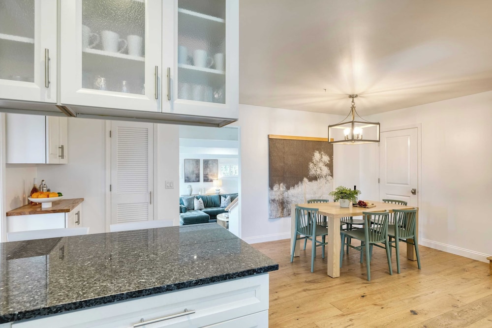 Modern Sonoma Stay w/ Spacious Deck, Views & Prime Location Bennett