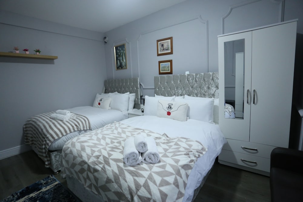 Heathrow roomzzzz B&B
