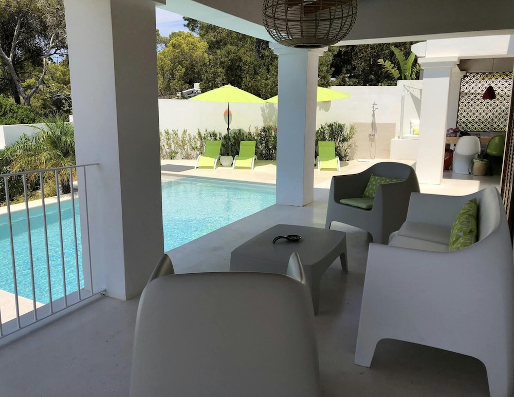Hillside Villa Near Beaches