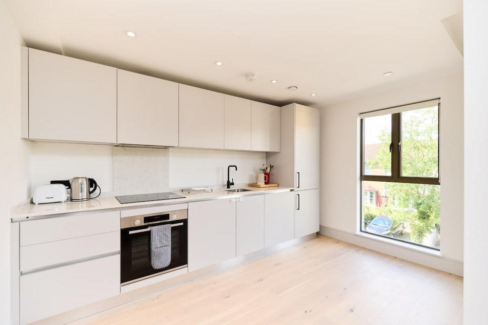 The South Wimbledon Hideout - Fancy 1bdr Flat With Balcony