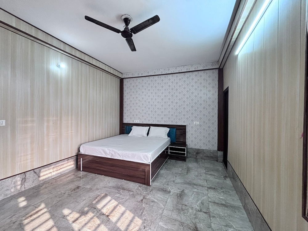 Shri Mohini Kunj Hotel Vrindavan