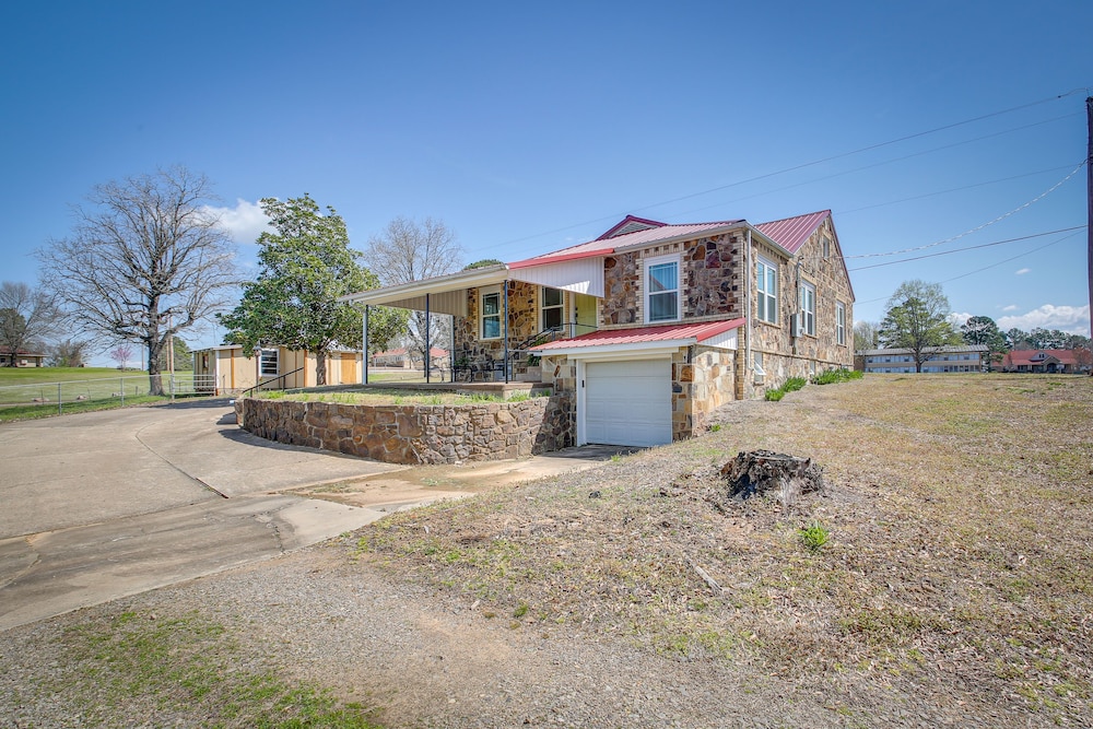 'marie's Place' - Walk to Subiaco Abbey! - Property Image 5