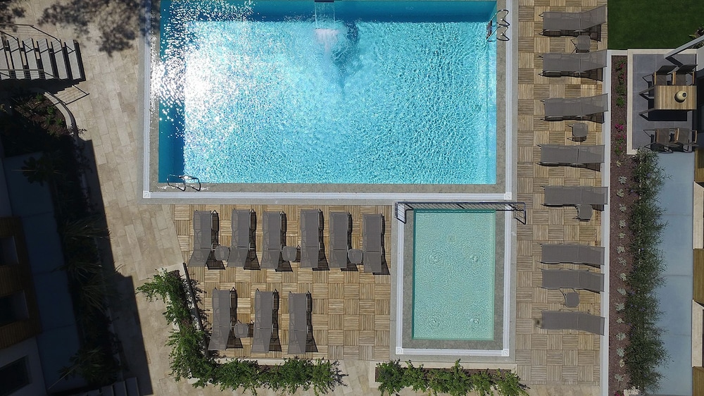 Ara Residences