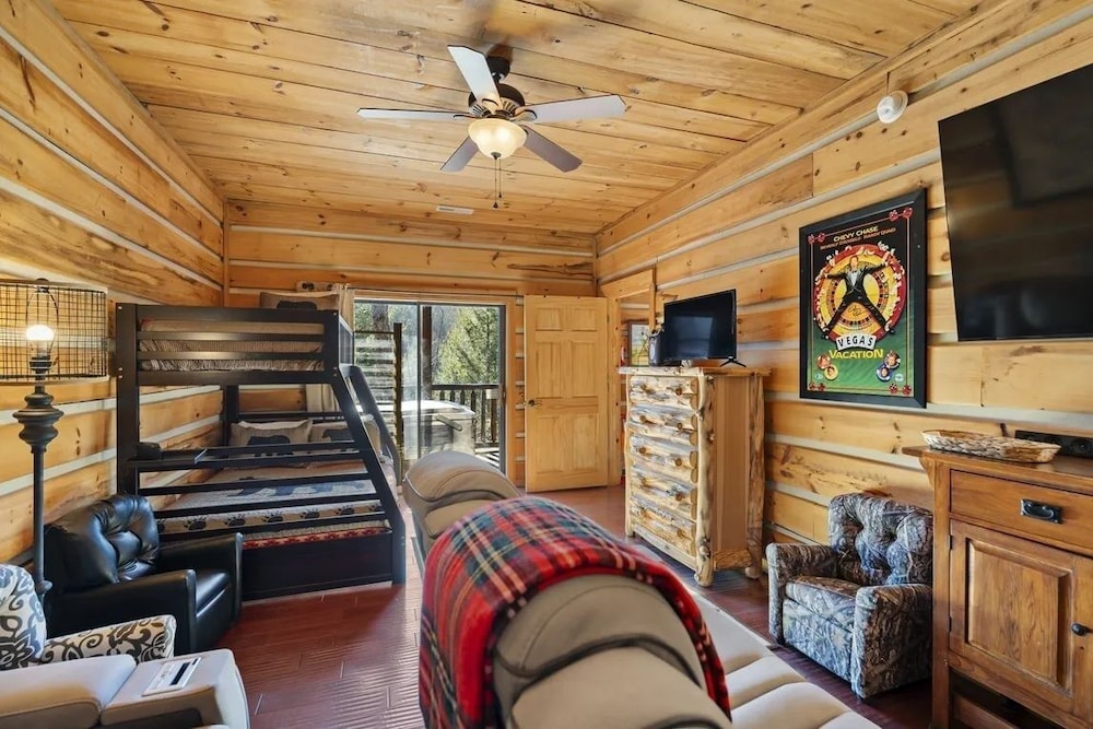 Hillbilly Hideaway 4 Bedroom Cabin