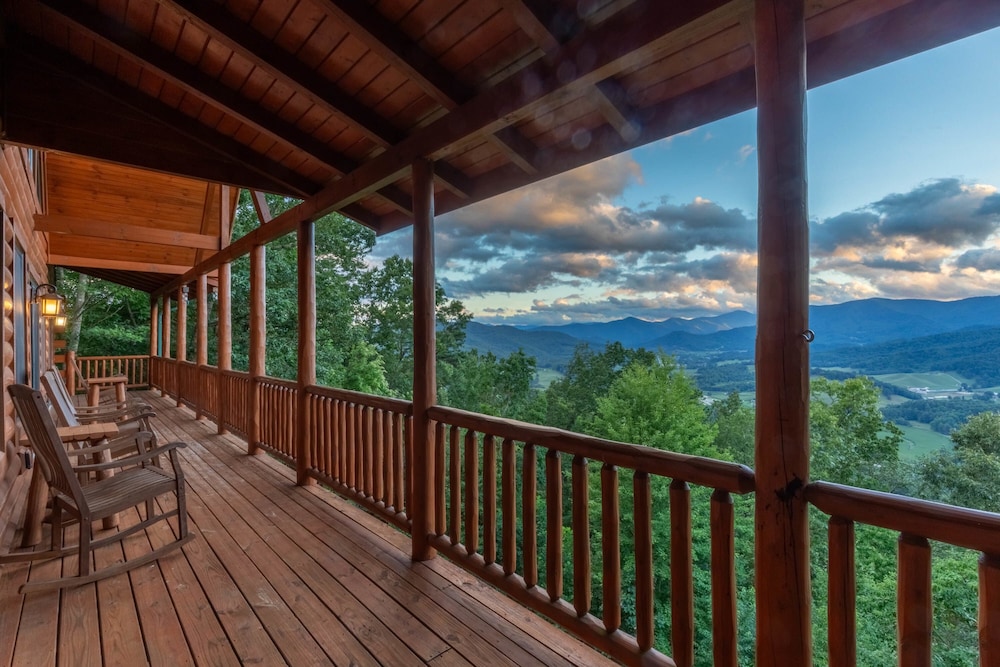 Luxury 4200 Sqft Log Cabin on 50 Acres Sleeps 16
