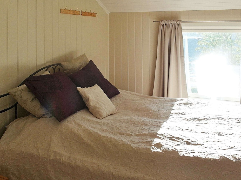 Holiday Home in Arnøyhamn view 3