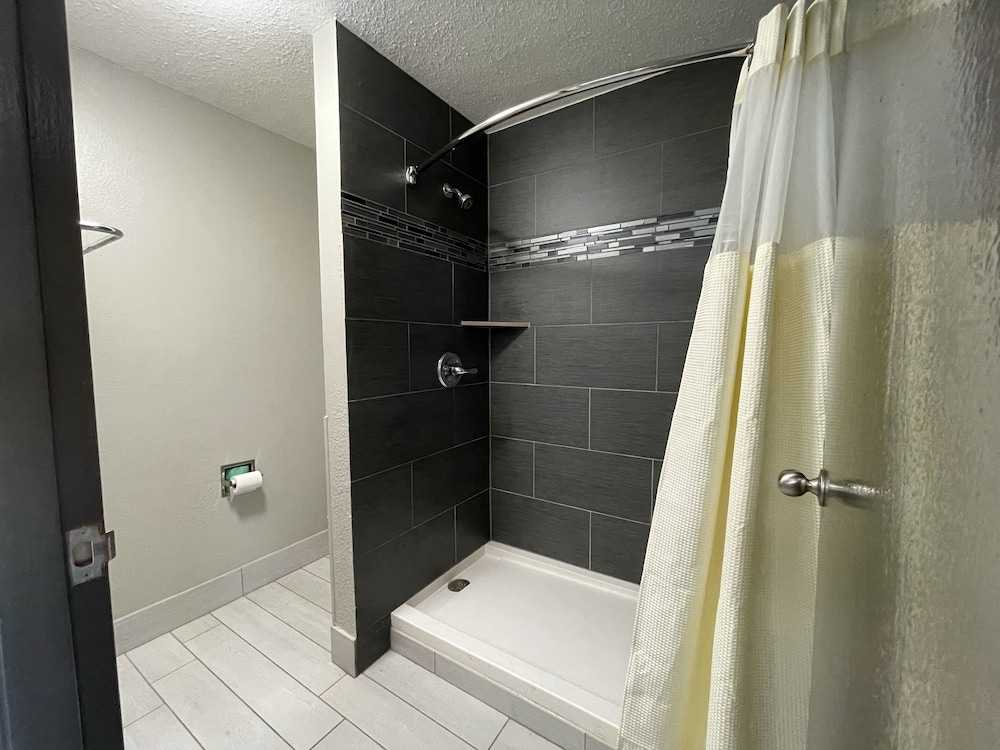 Ruston Vacations - D'Arbonne Lake Motel - Property Image 5