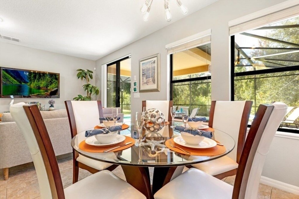 Luxury 4br Retreat W/ Pool, Game Room Near Disney 4 Bedroom Villa