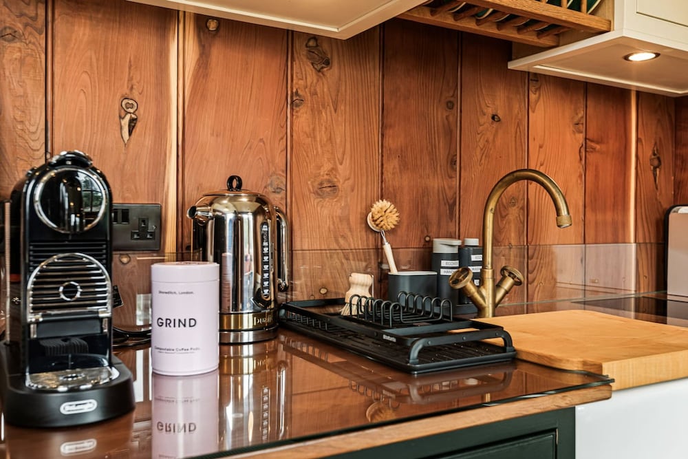 Quercus Redwood - Sleeps 4 - From 375 Per Night
