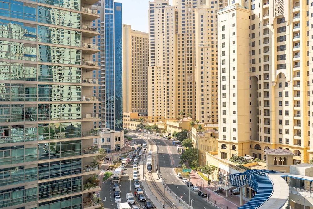 Elegant 1-bedroom Apartment for 4 in Dubai Marina