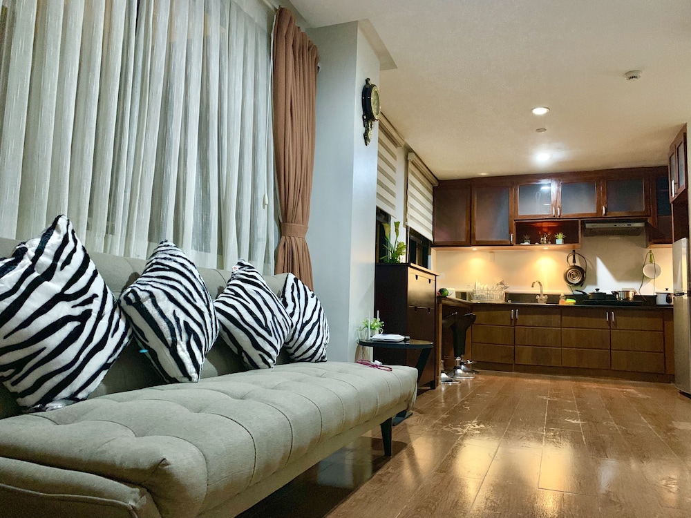 Cebu Vacations - Spacious 1 BR Unit in AppleOne Ayala - Property Image 1