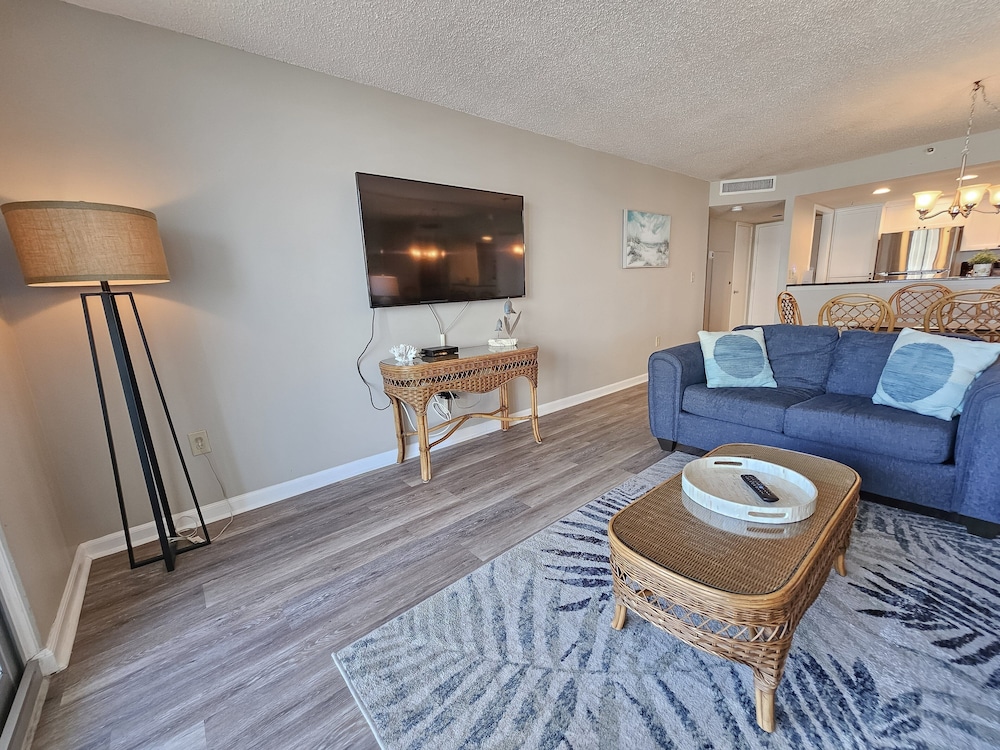 507 South Hampton 2 Bedroom Condo