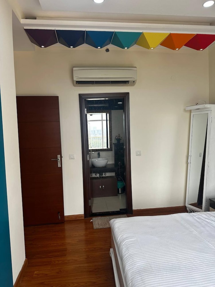 Luxury Serviced Apartment Near Medanta Medicity