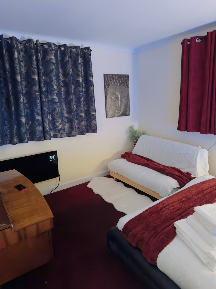 Elegant Escape in North Shields - Spacious 3 Bedroom House