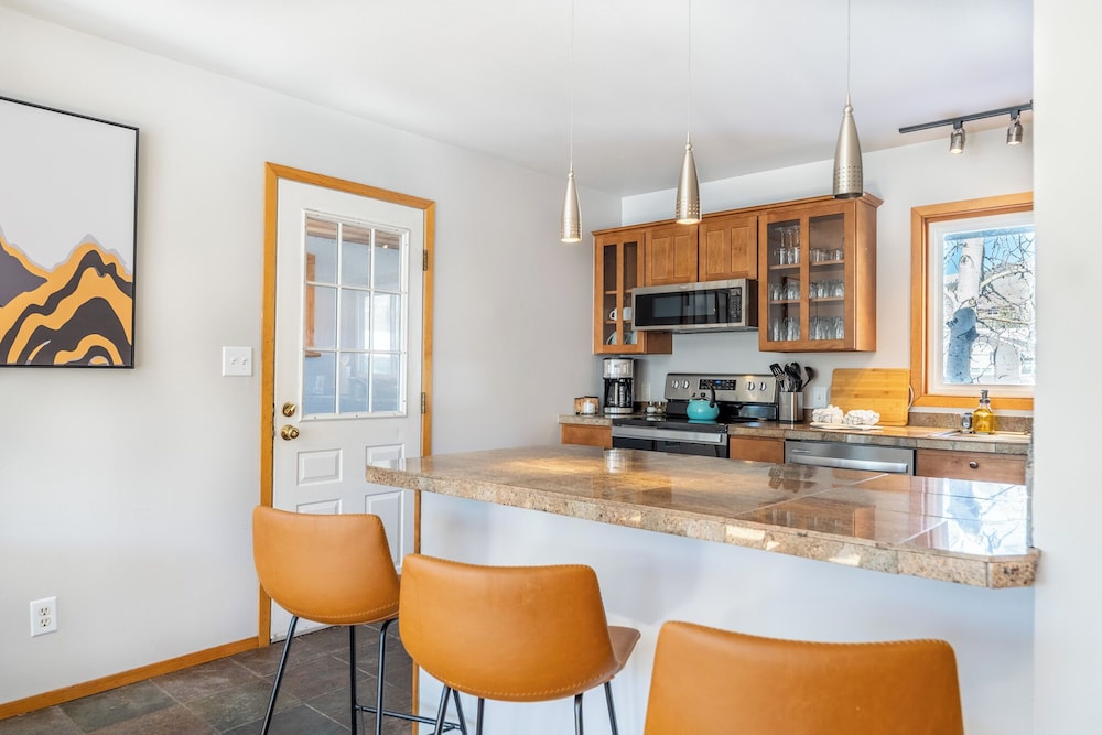 345 Rainbow Court