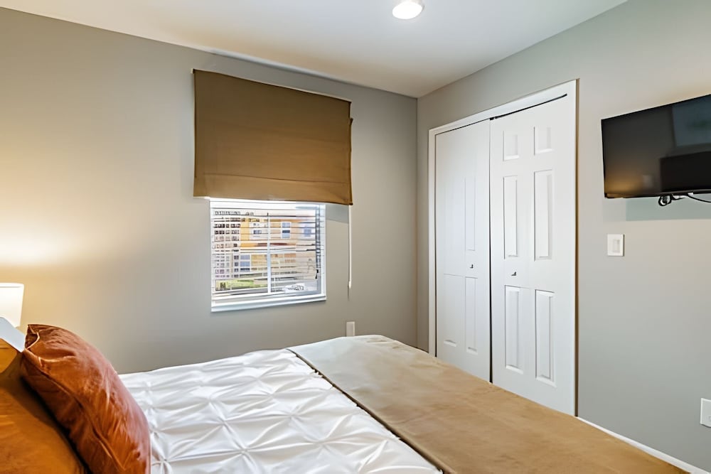 3bd/2.5ba Private Jacuzzi King Bed