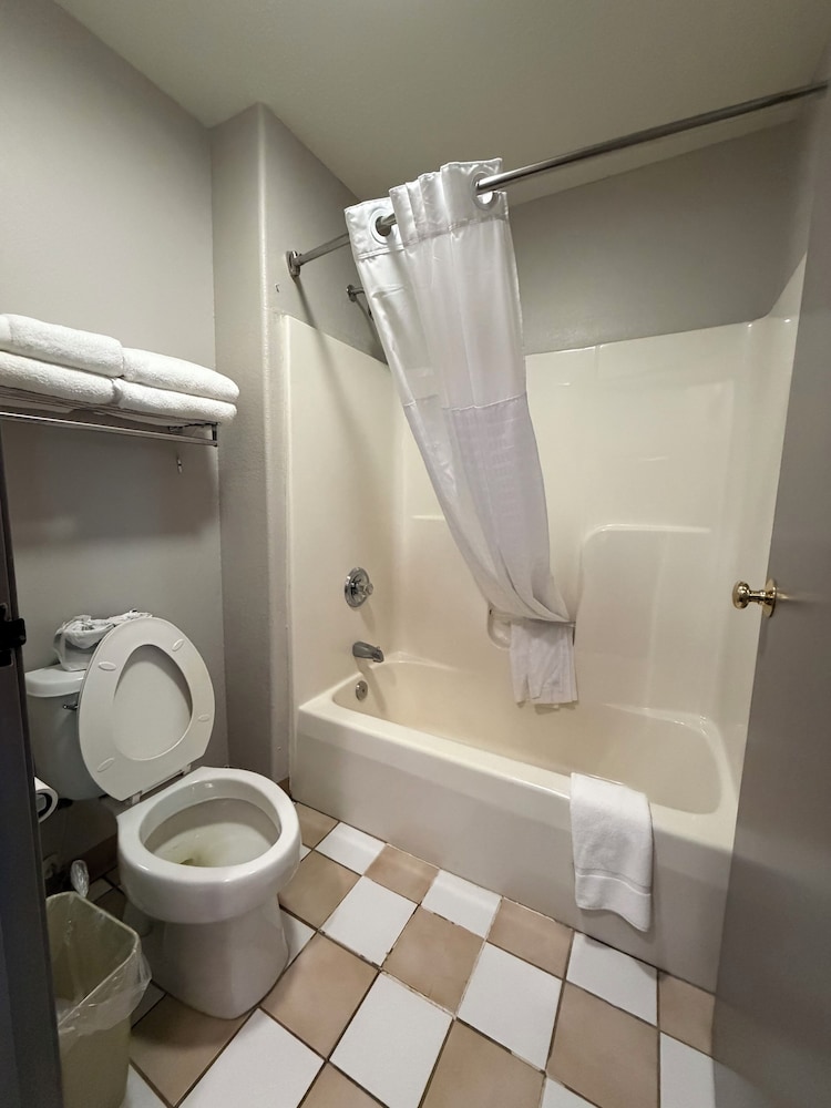 Relax Inn & Suites