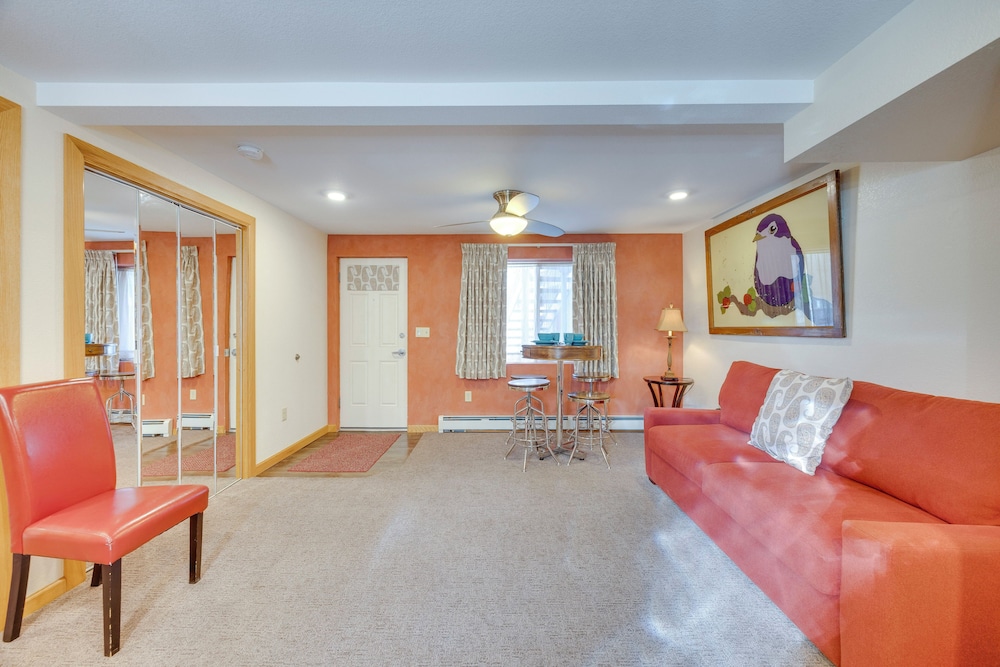 Pikes Peak Mountain Views: Manitou Springs Apt