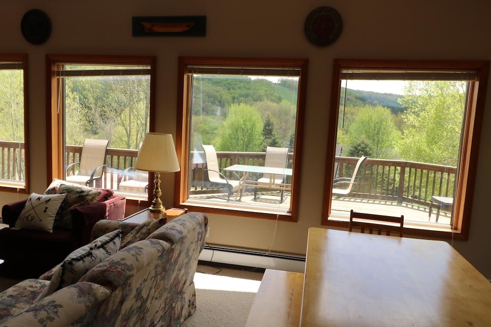 Kelley House 2 3 Bedroom Townhouse by RedAwning view 3