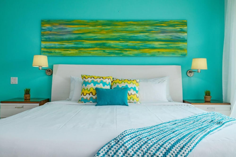 2BR 3BA Condo on Eagle Beach w Amazing Amenities