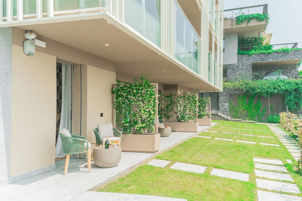 Pureview Luxury Suites, with breakfast & pool by Rent all Como