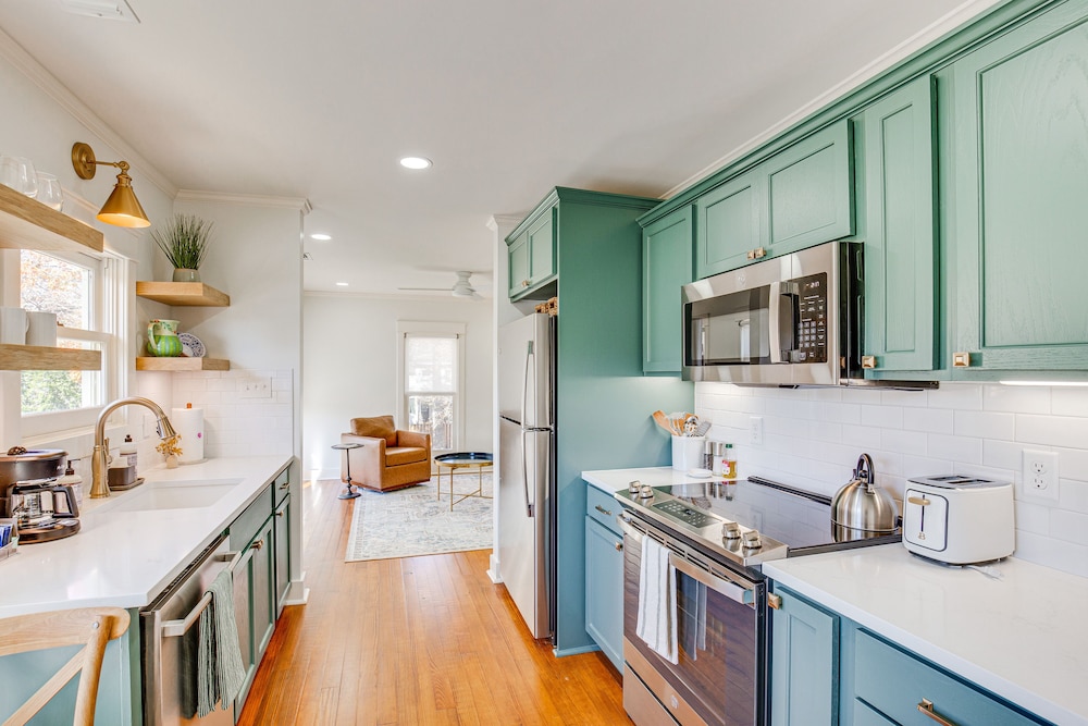 2 Mi to Tyler Rose Garden: Vibrant Apartment! view 4