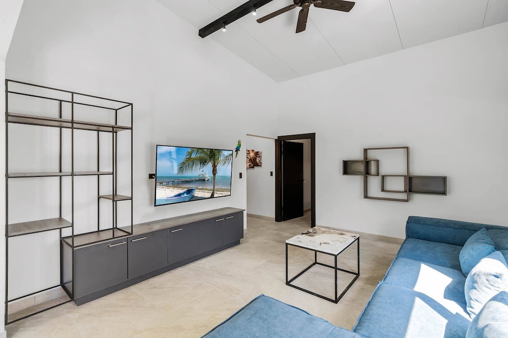Brand-New 6BD Giant with Private Pool by SPCR