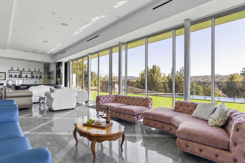 Luxe LA Escape w/ Pool, Views & Game Room Alta Vista Estate by Avantstay