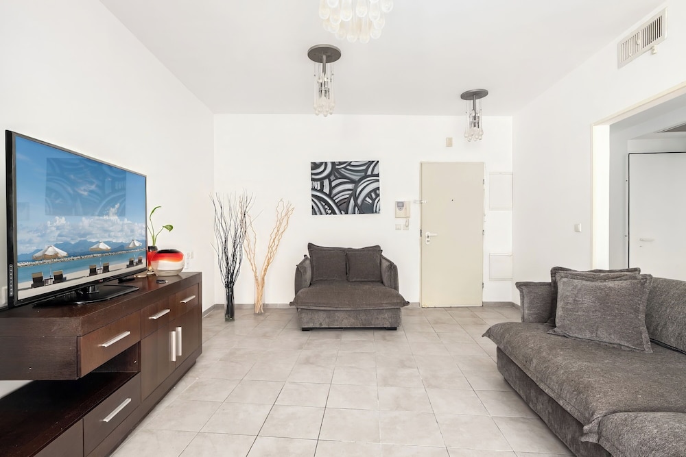 Modern City Apartment by Sea N' Rent