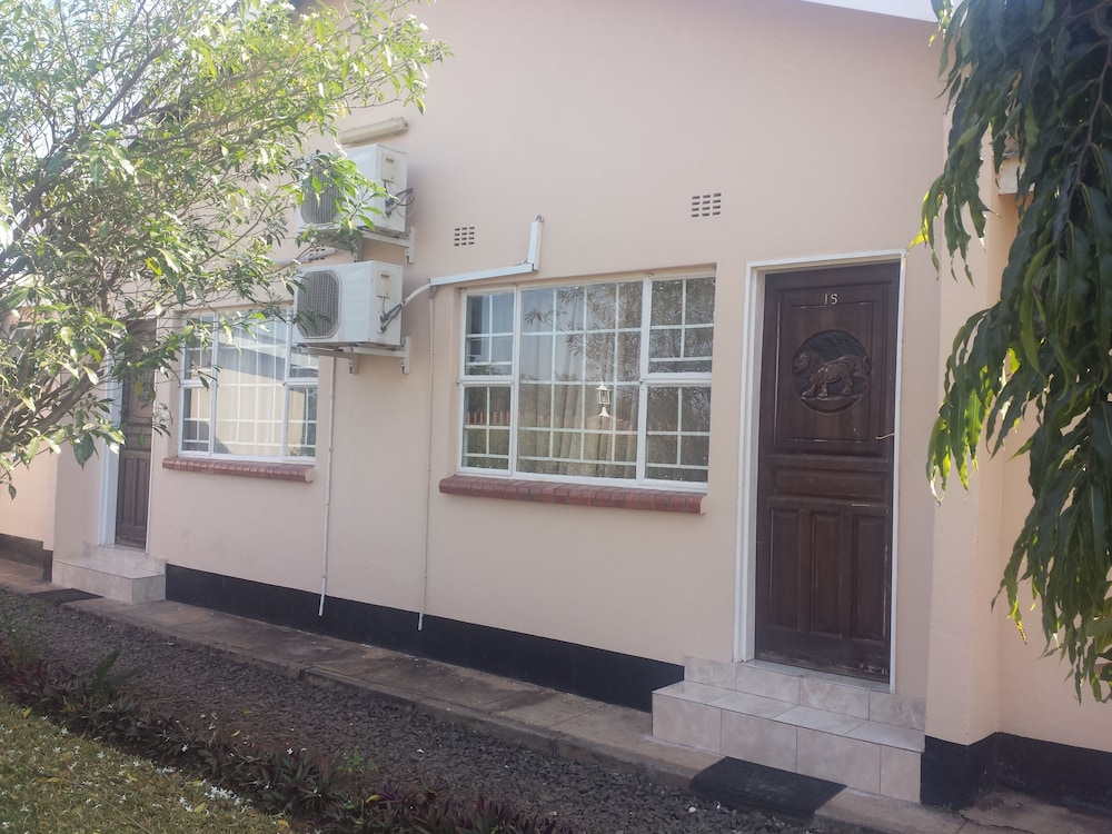 Mosi-O-Tunya Executive Lodge