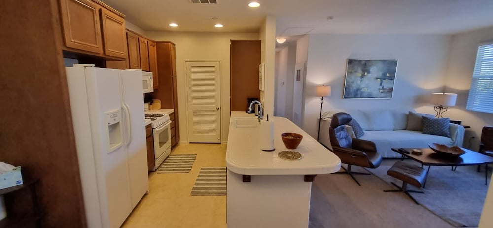 Pool and Gym Access Luxury Condo