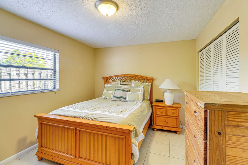 1 Mi to Dtwn Stuart: Bright Home w/ Pool & Spa!