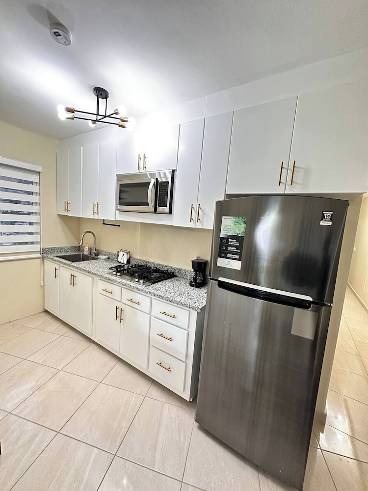 Family apt Centric Near Historic Center Boardwalk