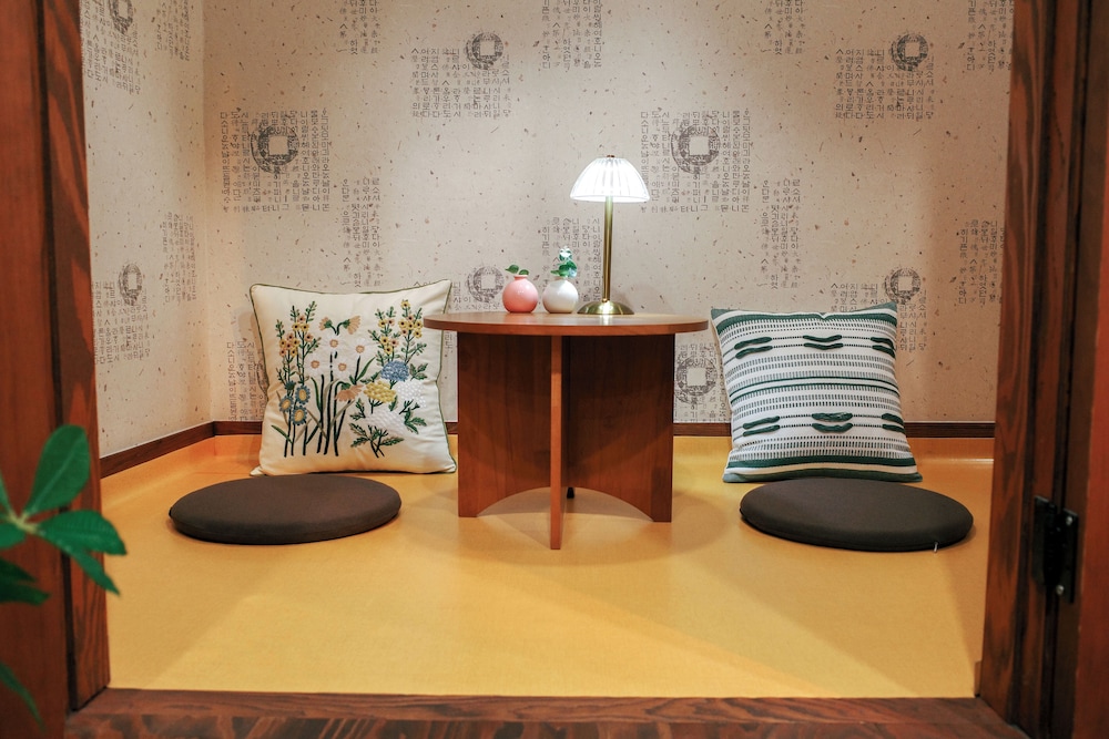 Starria Hostel foreign guest only 87