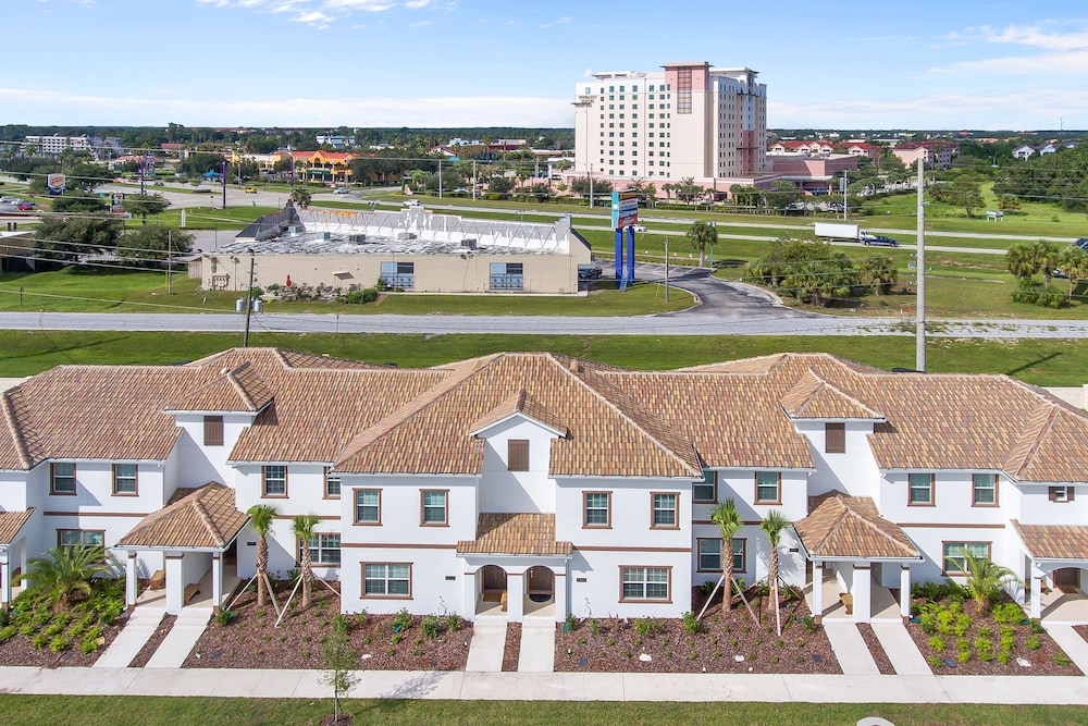 7BR Pool Home Emerald Island by SHV-8409
