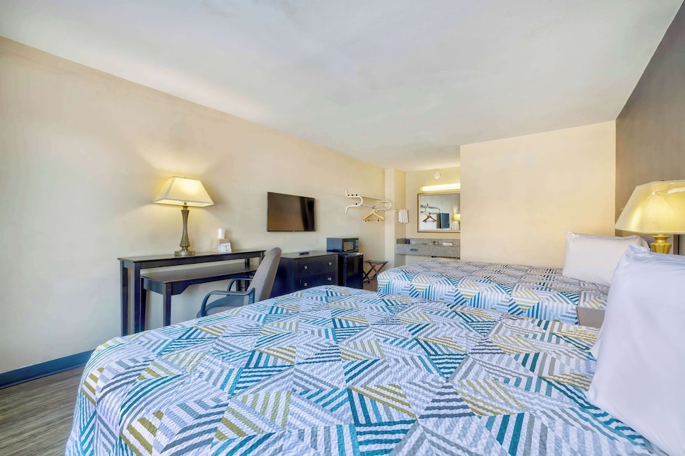 Effingham Vacations - Motel 6 Effingham, IL - Property Image 16