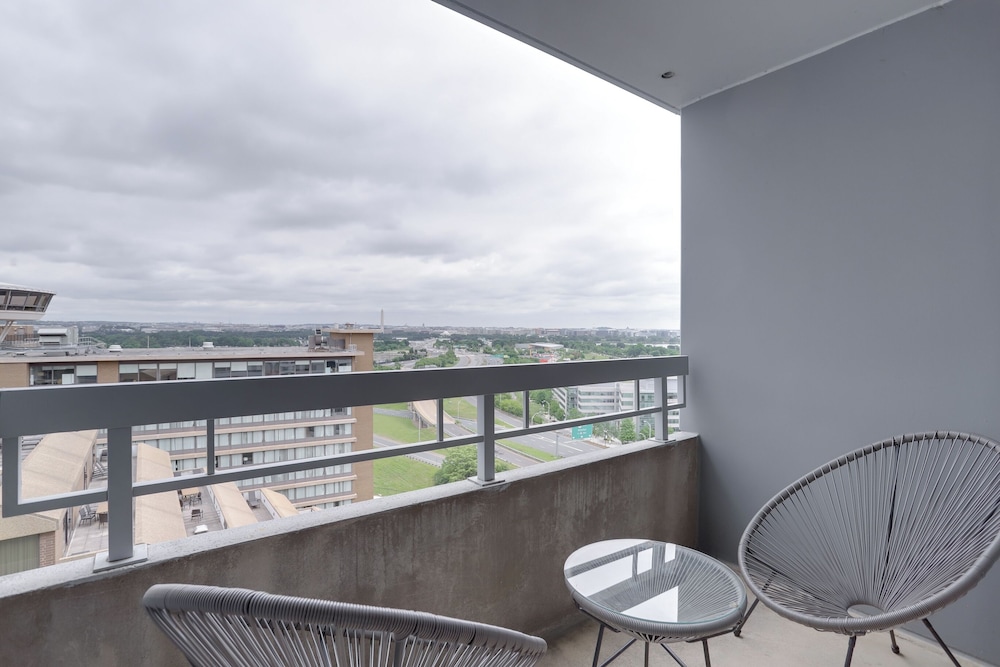 Spacious Apartment at Pentagon City