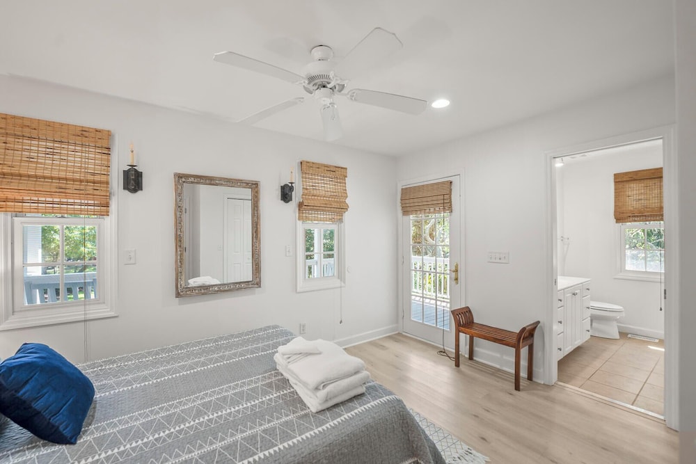 723 Seahorse Road - Newly Renovated, 5-bedroom Oceanside Home