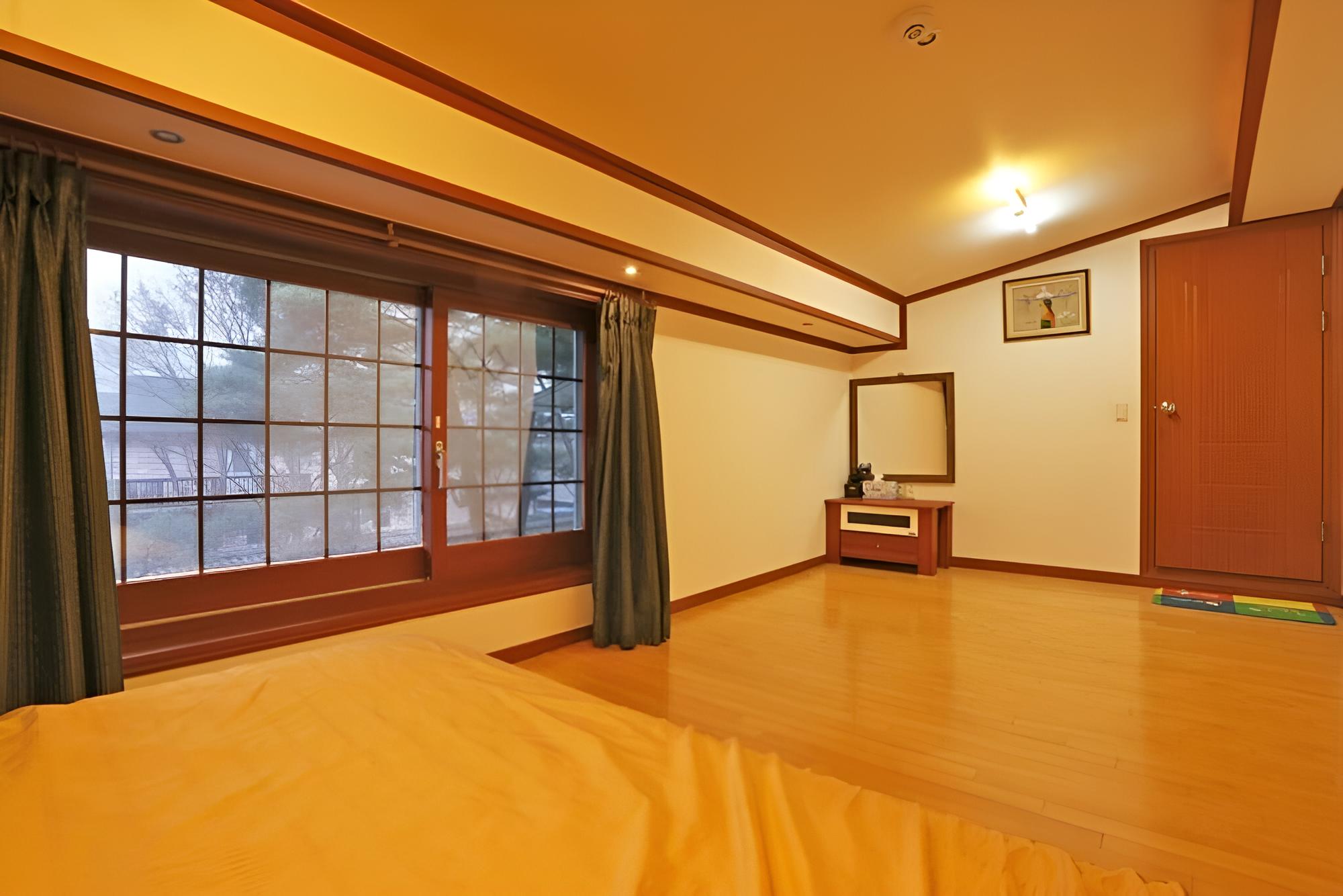 Yangpyeong Gureume Dalgadeusi Pension view 4