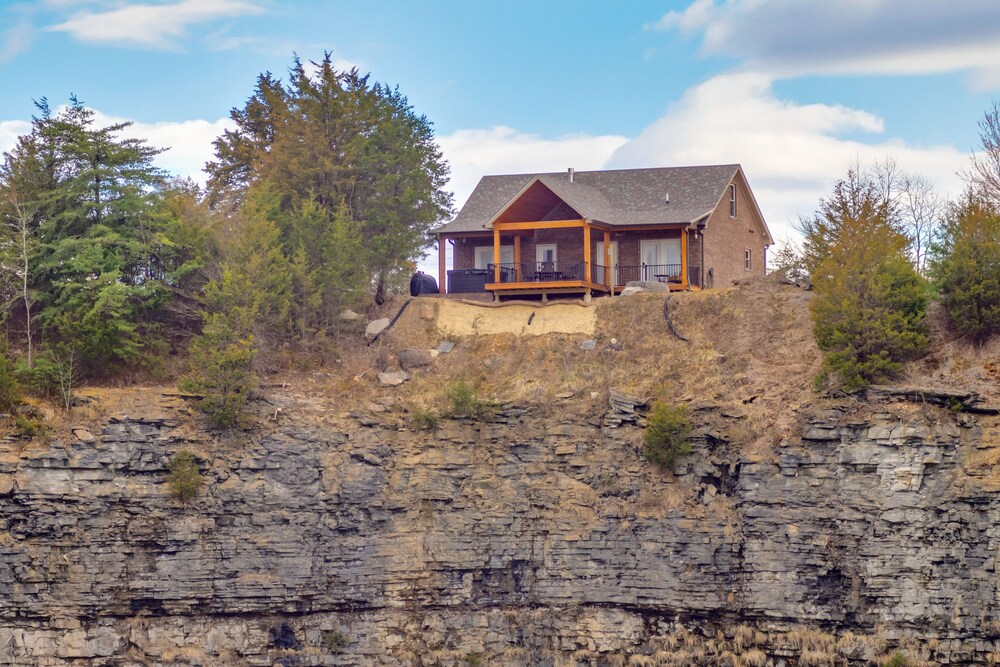Tranquility Lake Getaway w/ Hot Tub on 27 Acres! view 5