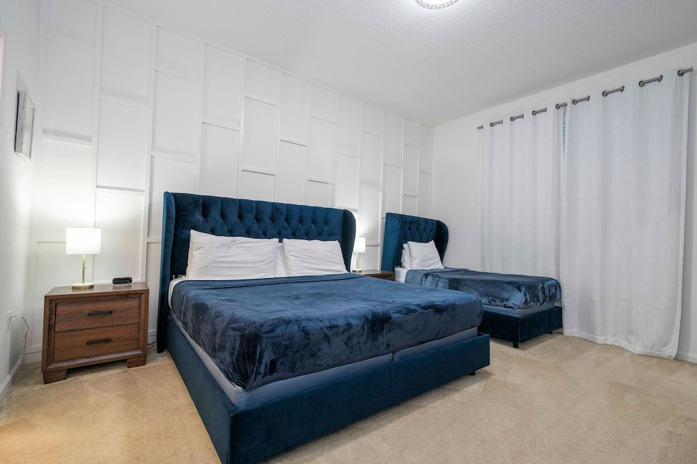 Spacious 12br Family Villa Near Disney Bella Vida