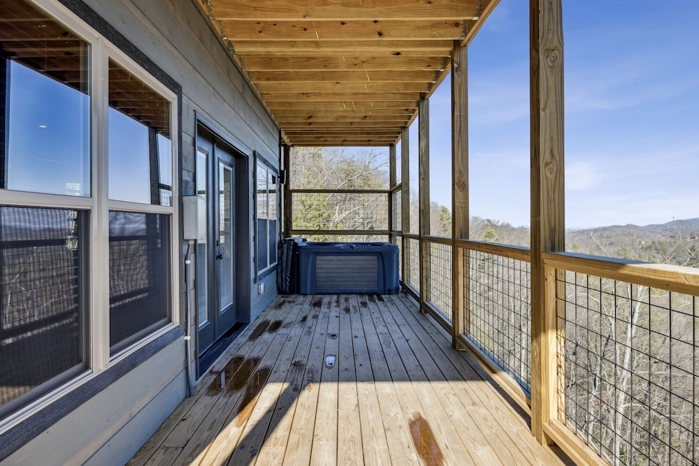 Jerne To The Top 4 Bedroom Cabin