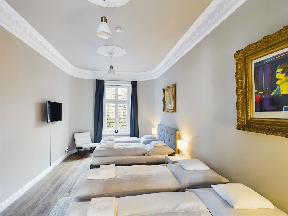 Art Apartments