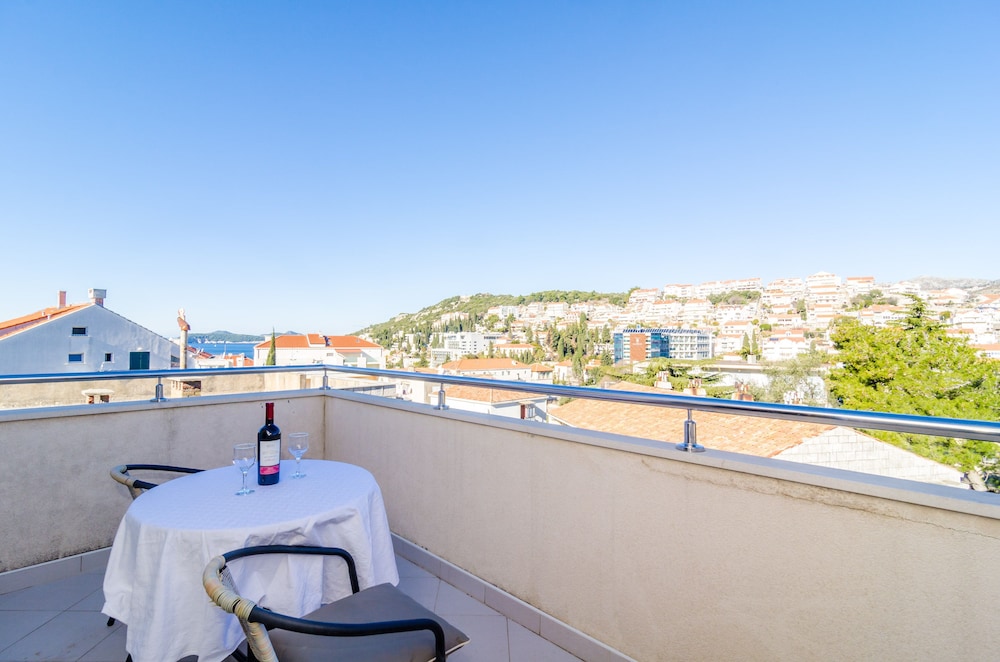 Cozy Duplex Apartment A1, Close to the Sunset Beach Near Dubrovnik
