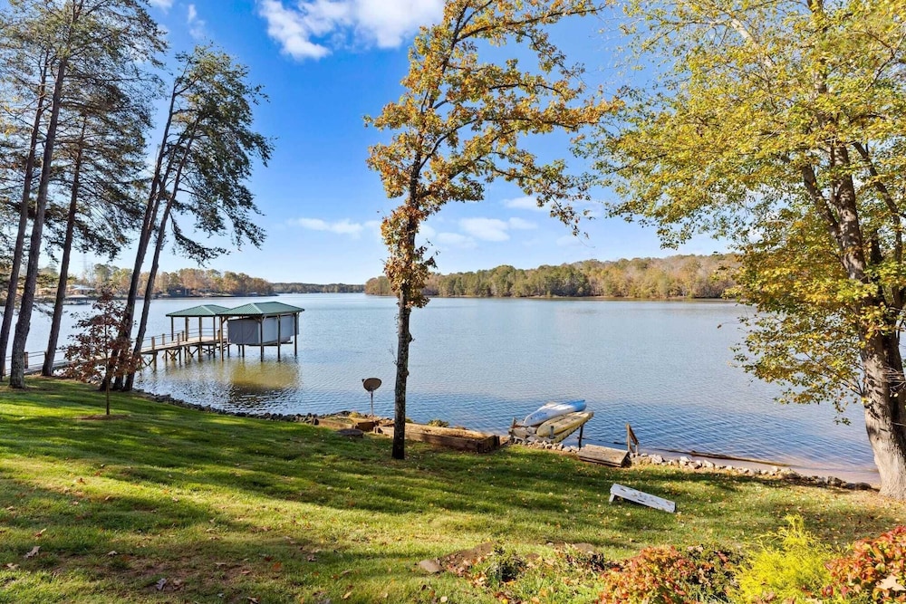 Sunset Pointe by Avantstay Waterfront, Beach, Fire Pit Sleeps 14 5bdr 4BA