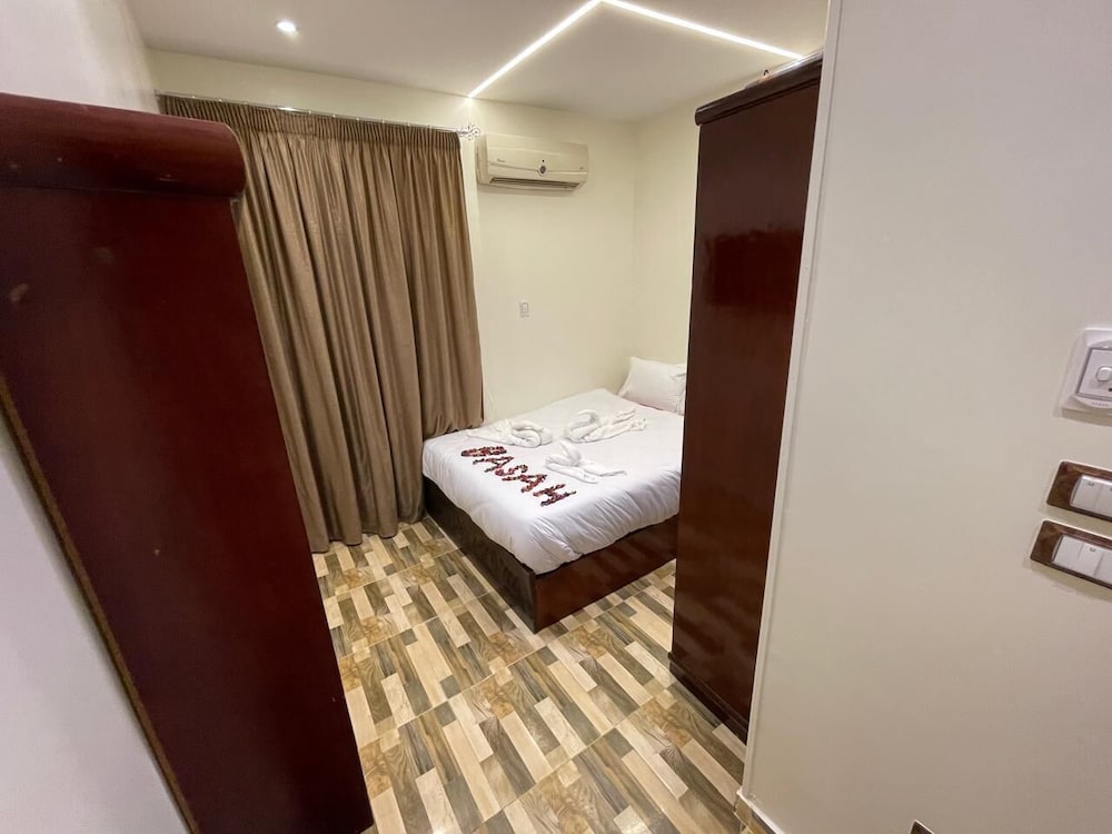 Basha Pyramids INN