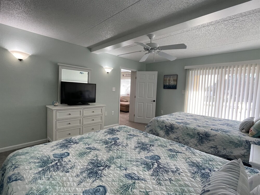 Salty Dog 2 Bedroom Villa by RedAwning view 4