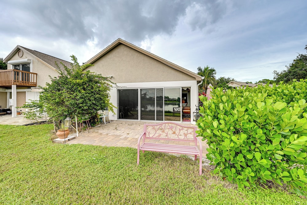 Extended Stay in Estero: Townhome w/ Lake Views!