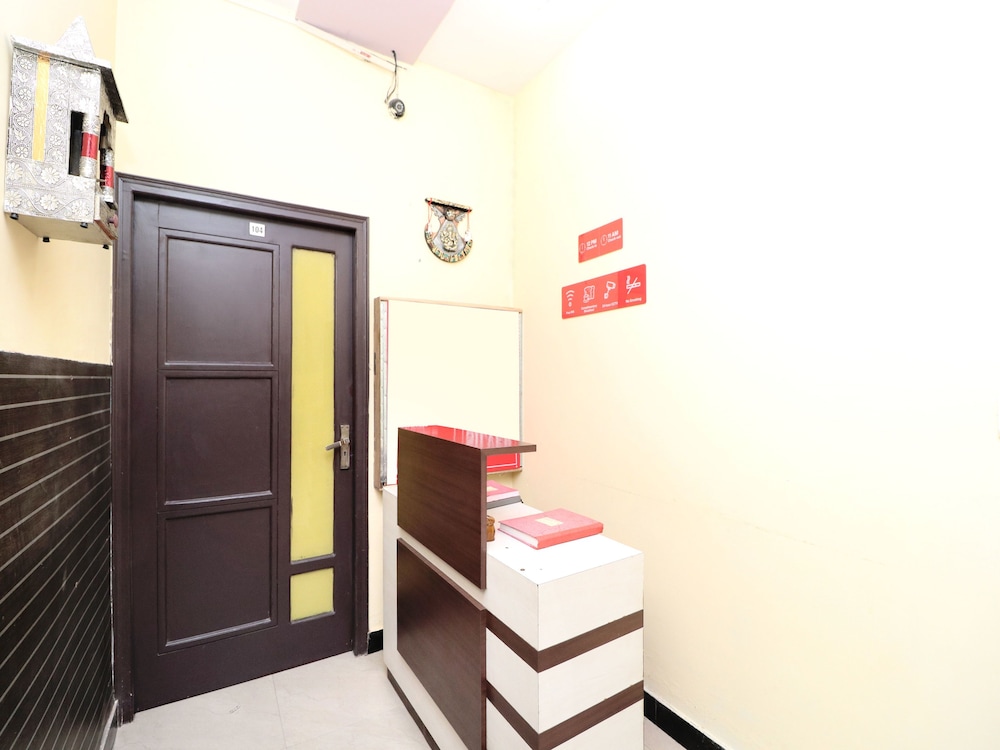 OYO 14860 Hotel Silver Star