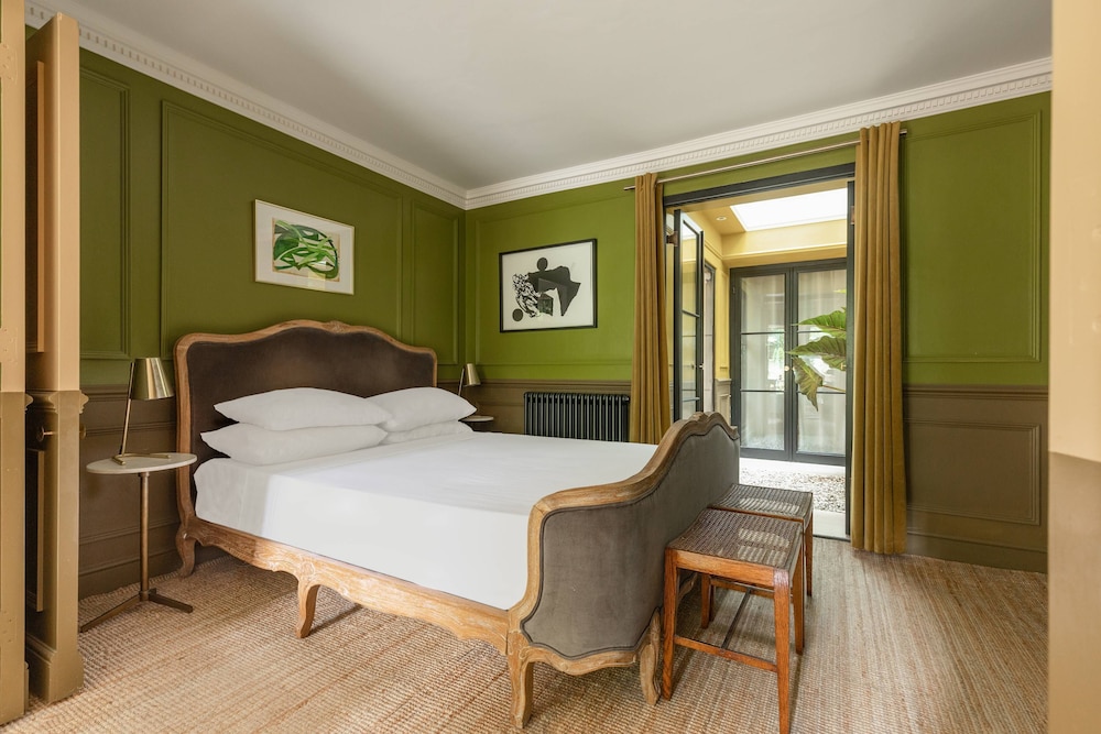 Penywern Road IV by Onefinestay